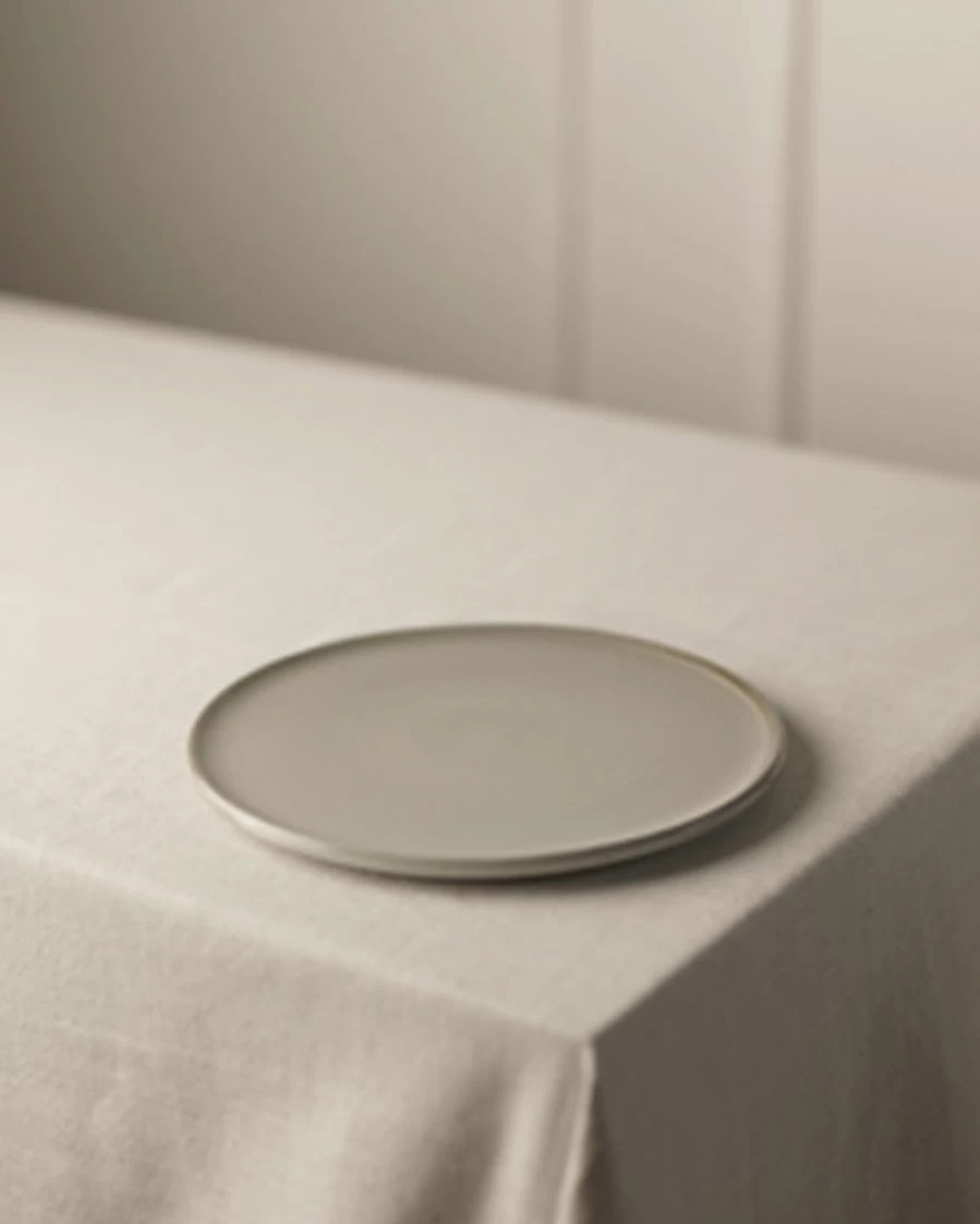 Robert Gordon Canvas Side Plate - Handcrafted Ceramic Saltbush Design for Modern Dining
