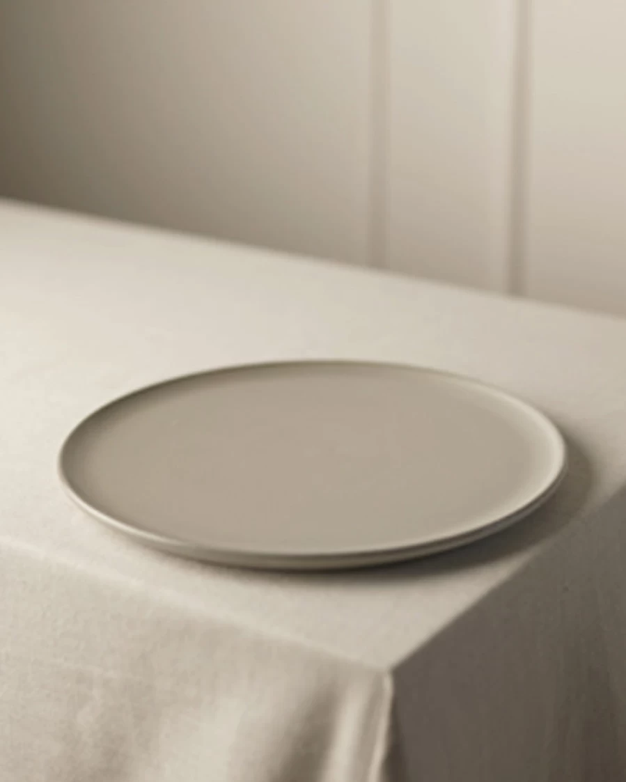 Robert Gordon Canvas Dinner Plate - Handcrafted Ceramic Saltbush Design for Modern Dining