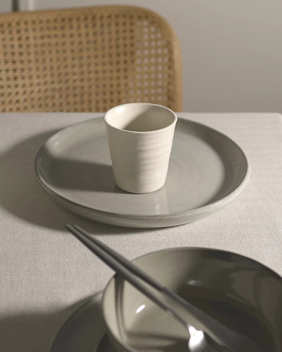 Robert Gordon Canvas Dinner Plate - Handcrafted Ceramic Saltbush Design for Modern Dining