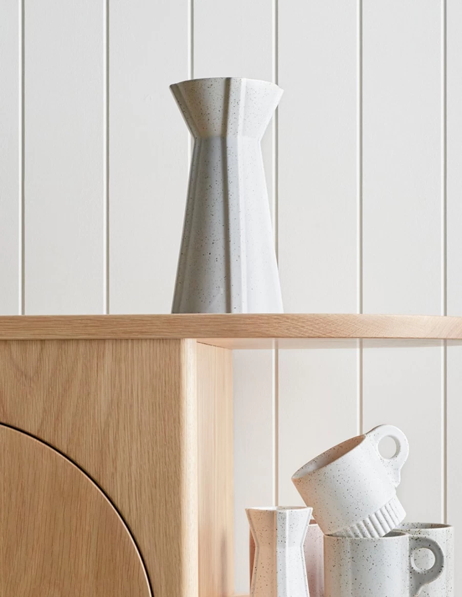 Robert Gordon White Carafe - Elegant Rga X Movida Design Pitcher for Home & Dining