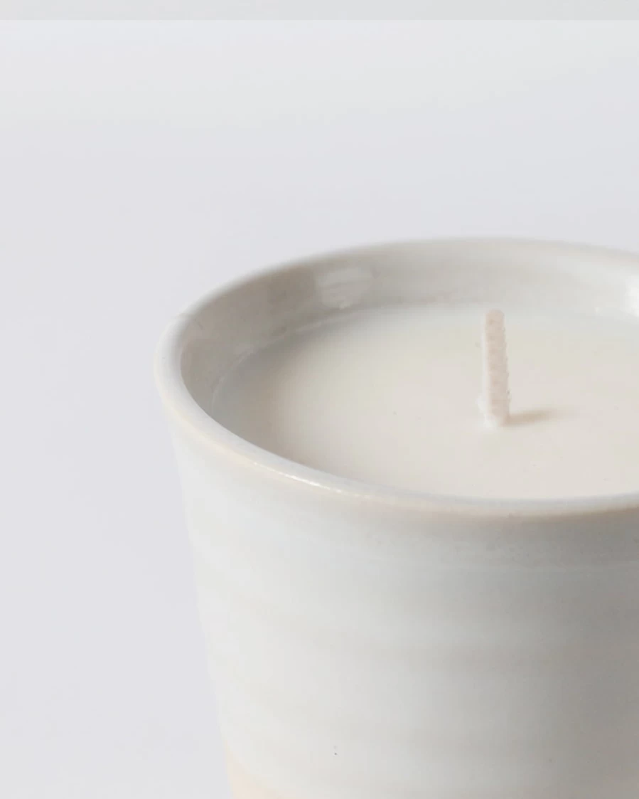 Robert Gordon Handcrafted Oak Scented Soy Wax Candle for Home Aromatherapy